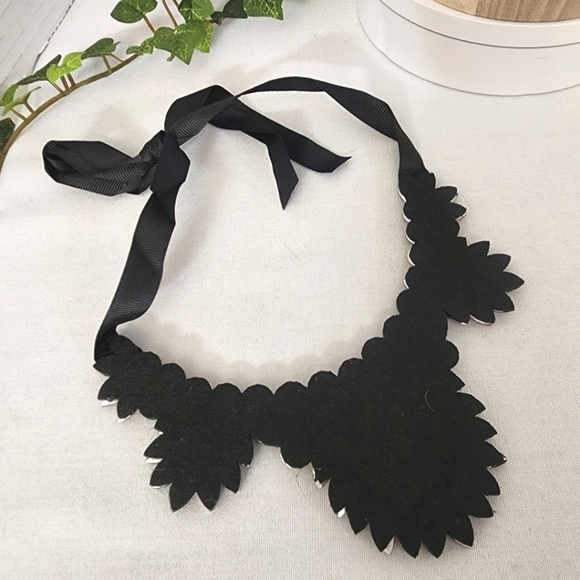 Multi Color Crystal Tie Ribbon Necklace Non Metal - Picture 4 of 8